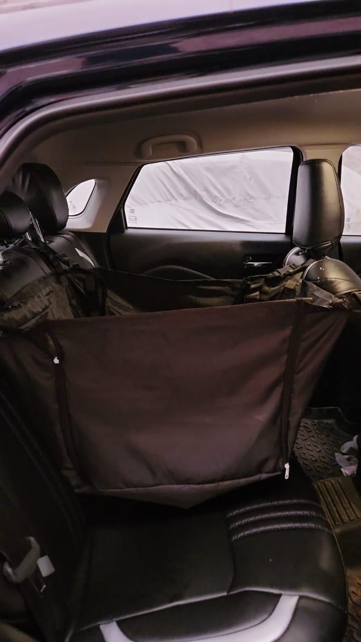 Heavy-Duty Dog Car Seat with Iron Frame & Mesh Windows (Large Size)