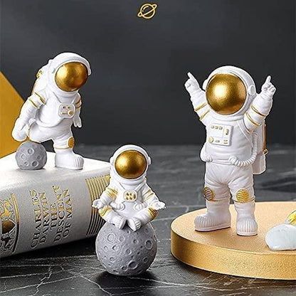 Astronaut Spaceman Statue Ornament Desktop Figurine Décor Set of 3 – Golden