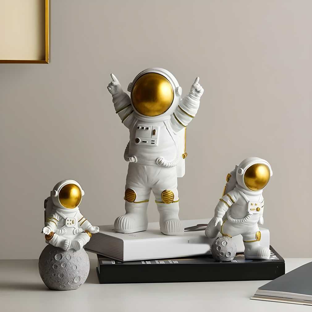 Astronaut Spaceman Statue Ornament Desktop Figurine Décor Set of 3 – Golden