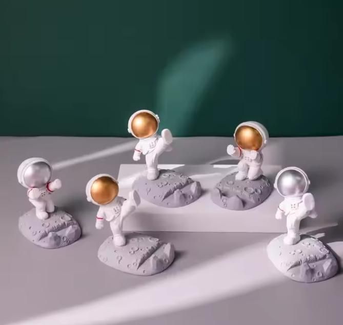Nordic Style Astronauts Mobile Phone Stand Holder | Random Color Decorative Dock